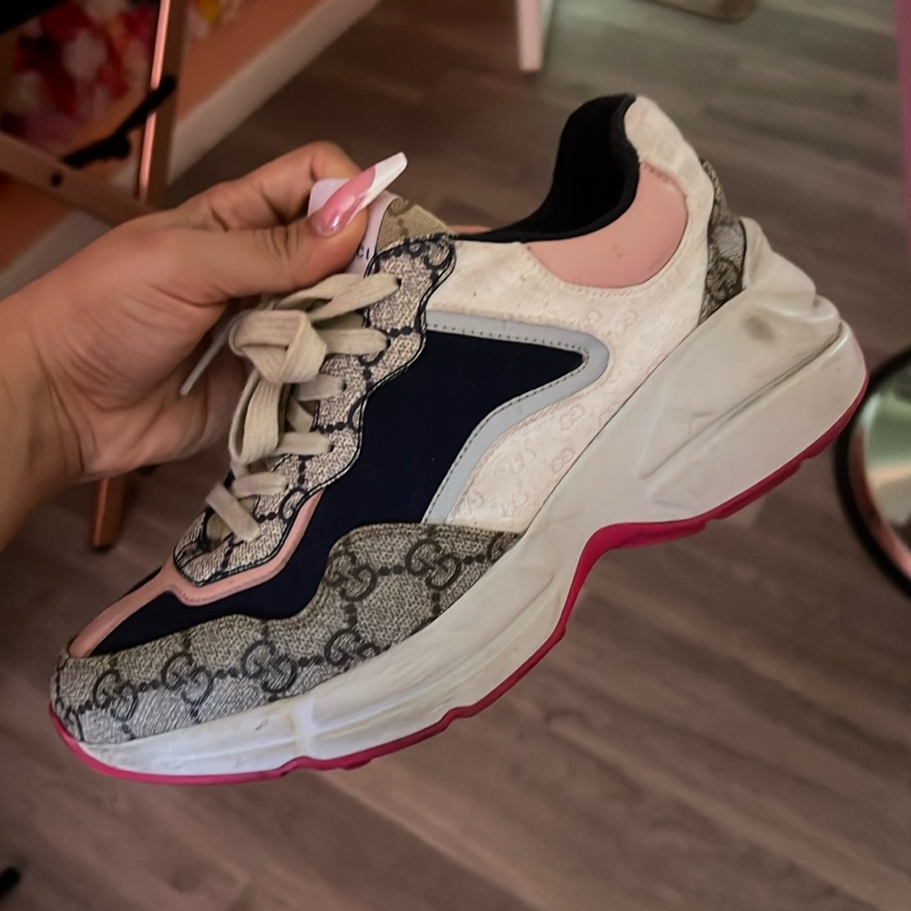 Gucci used shoe